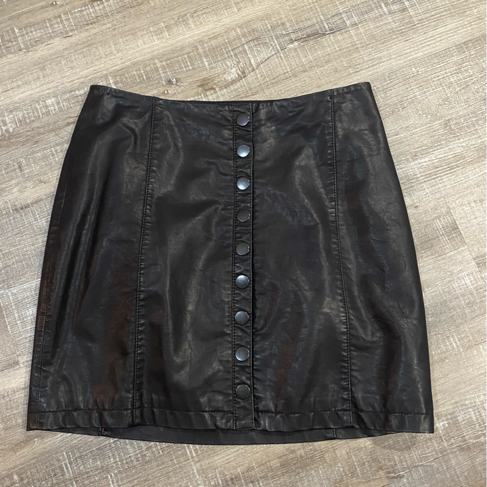 Free People Black Faux Leather Full Snap Skirt Size 8